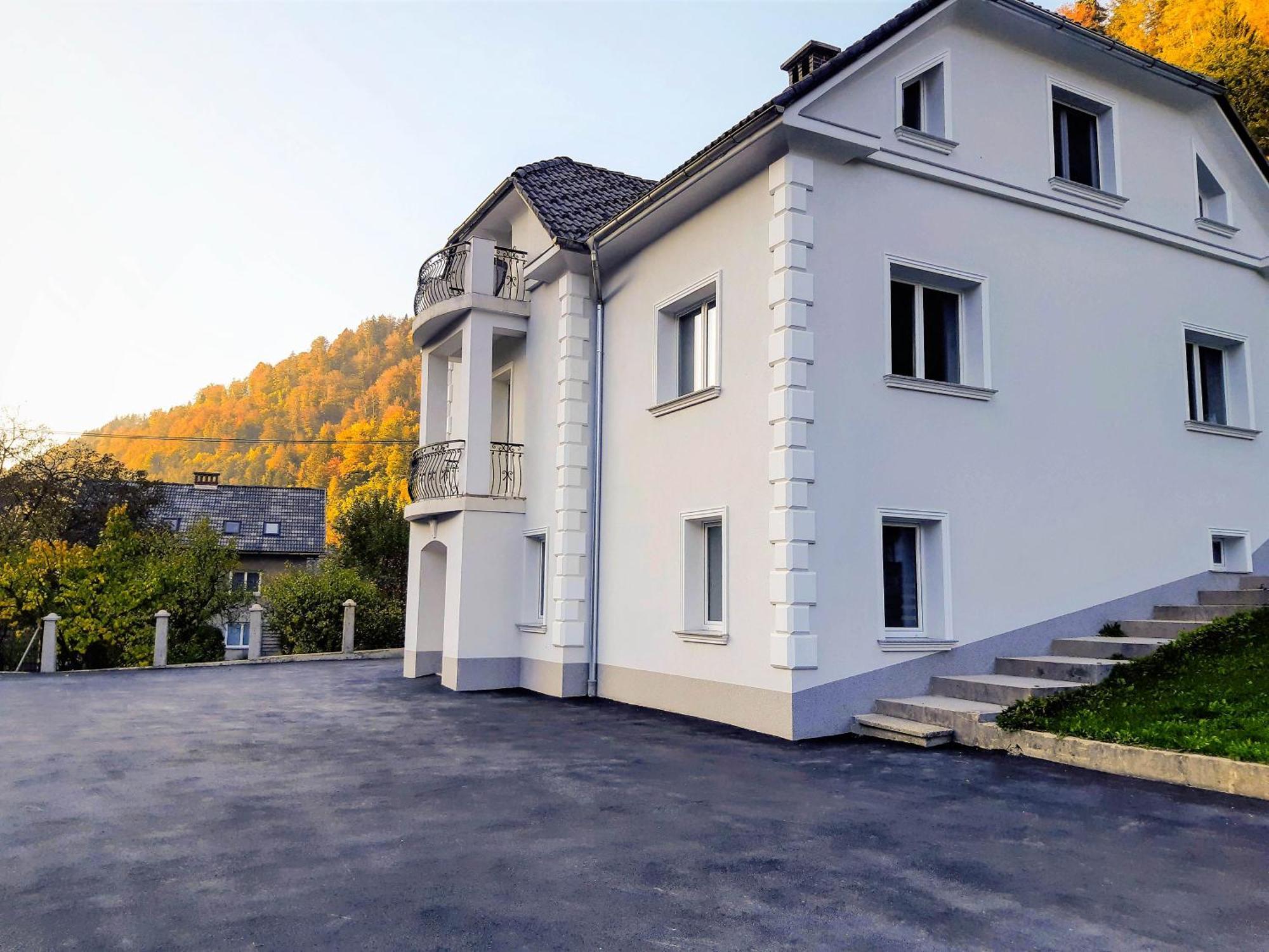 Villa Hillside Apartment Єсеніце Екстер'єр фото
