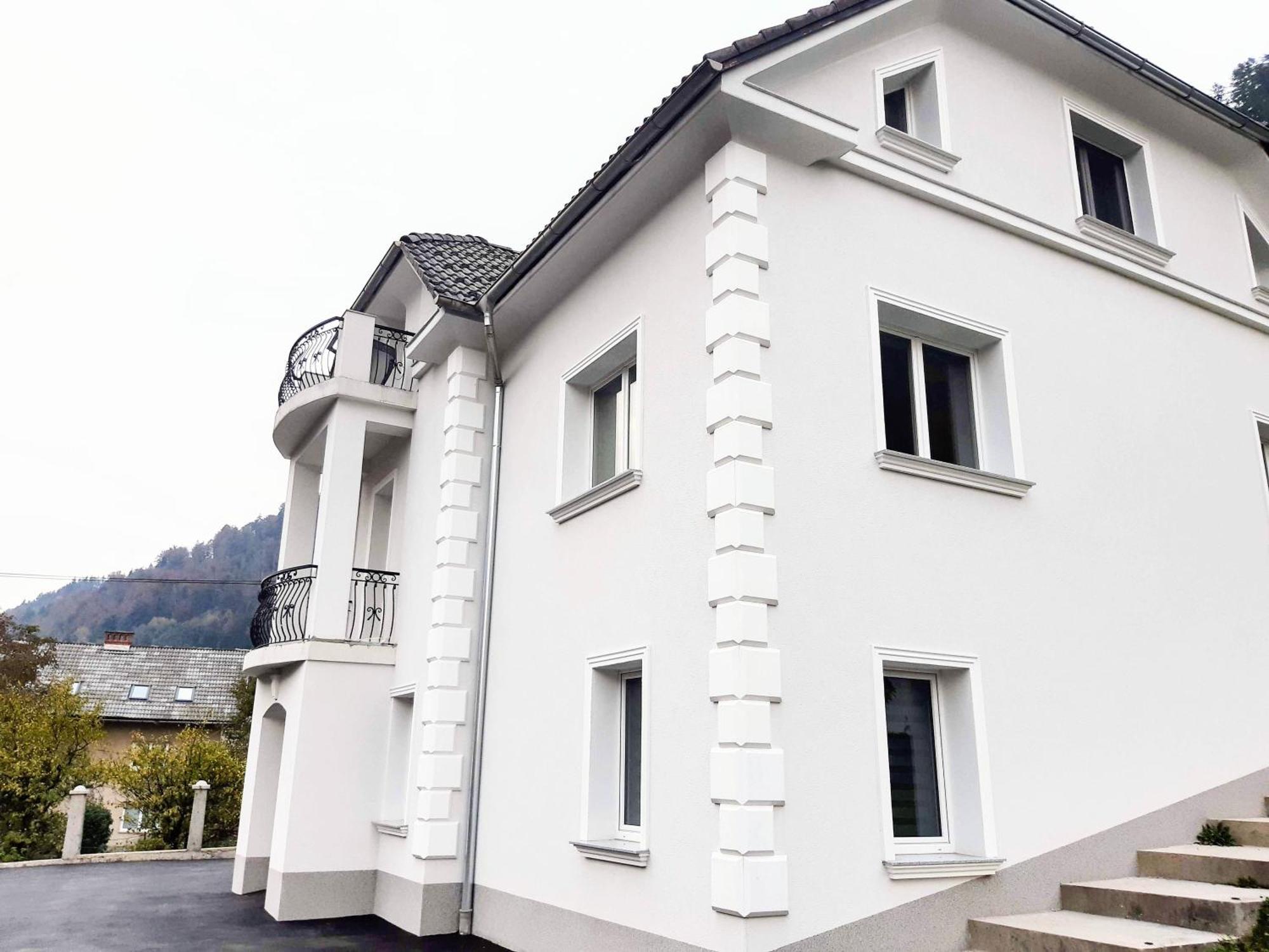 Villa Hillside Apartment Єсеніце Екстер'єр фото
