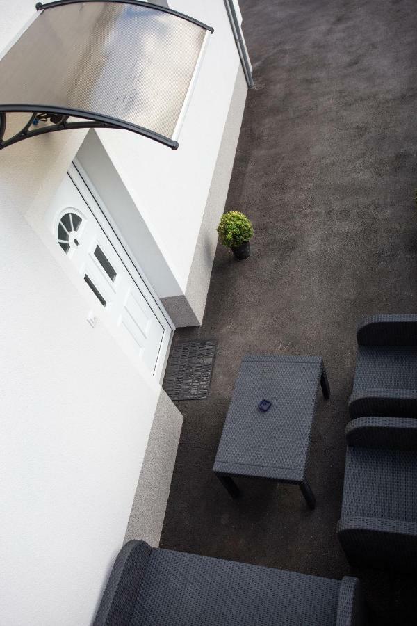 Villa Hillside Apartment Єсеніце Екстер'єр фото